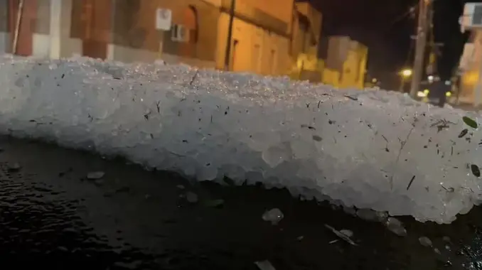 Rivera en Uruguay y Santana do Livramento en Brasil fueron testigos de una extraordinaria tormenta de granizo el lunes por la noche.