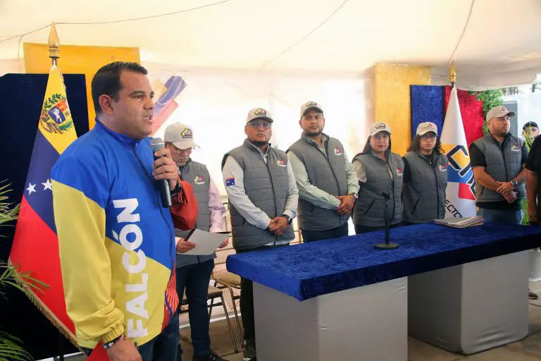 Los aspirantes del GPPSB a las 25 Alcaldías del estado Falcón formalizaron sus candidaturas ante la Oficina regional del CNE este martes.