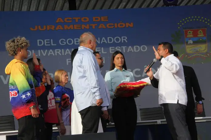 Con una sesión especial, el Consejo Legislativo del estado Falcón juramentó al ciudadano Víctor Clark Boscán como gobernador del estado Falcón