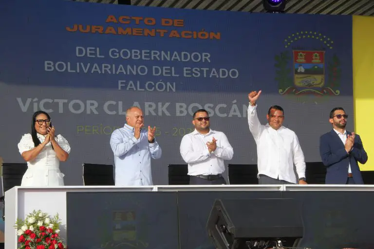 Con una sesión especial, el Consejo Legislativo del estado Falcón juramentó al ciudadano Víctor Clark Boscán como gobernador del estado Falcón