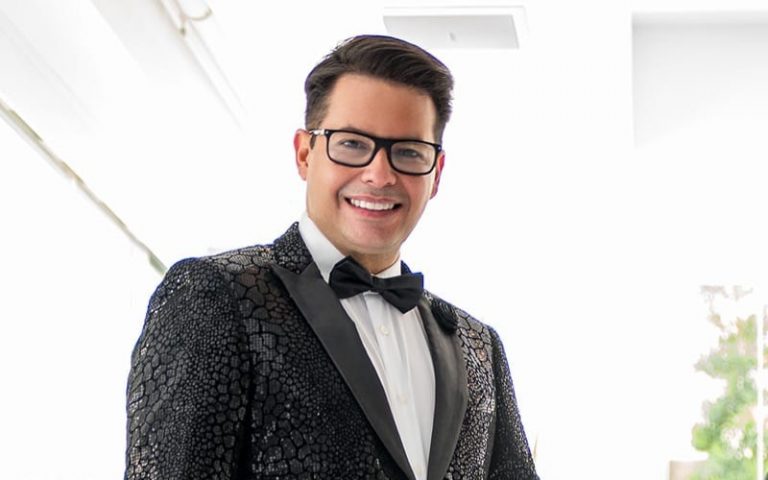 Douglas Tapia brilla en la serie Velvet y en el reality Miss Universe Latina