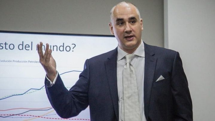 Luis Oliveros: La economía venezolana es una cosa con licencias petroleras y otra sin las licencias