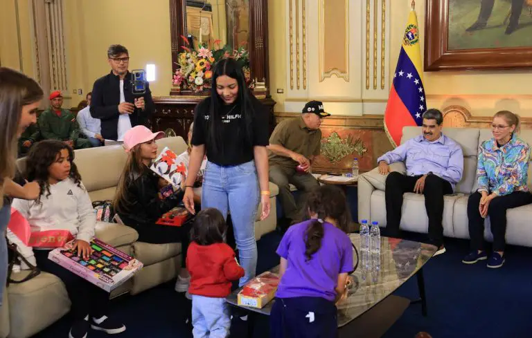 Presidente Maduro recibió niños migrantes venezolanos