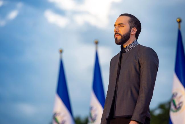 Proponen reelección presidencial indefinida en El Salvador