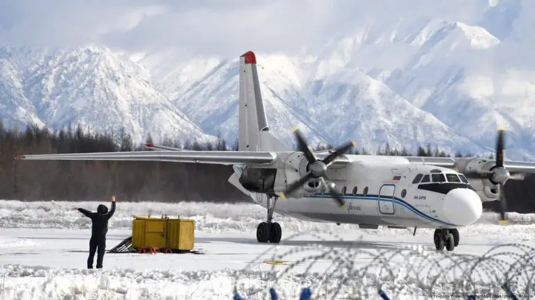 Se estrella avión en Rusia con unos 50 pasajeros
