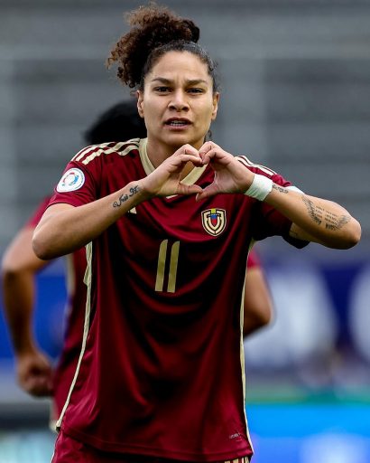 Vinotinto femenina