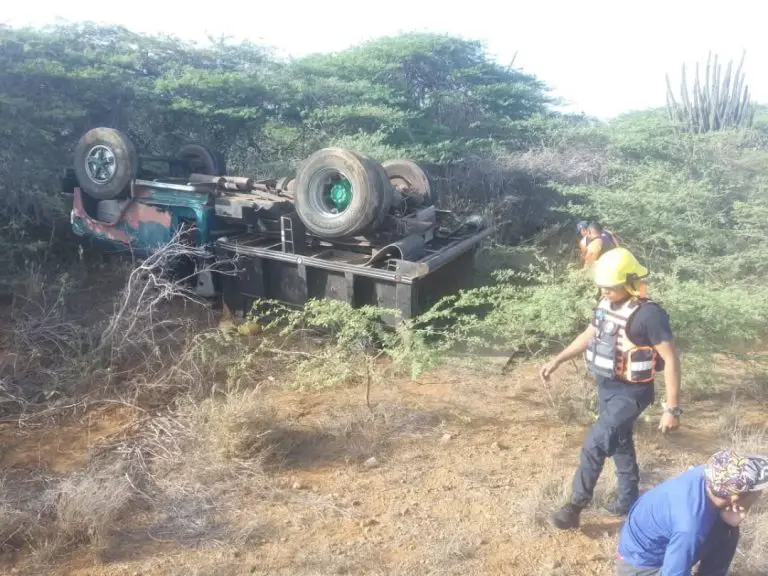 Choque entre camiones deja un fallecido y cinco lesionados