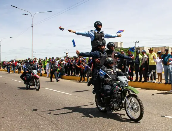 Con un amplio desfile la entidad conmemoró los 214 años de la Firma del Acta de Independencia y el Día de la Fuerza Armada.