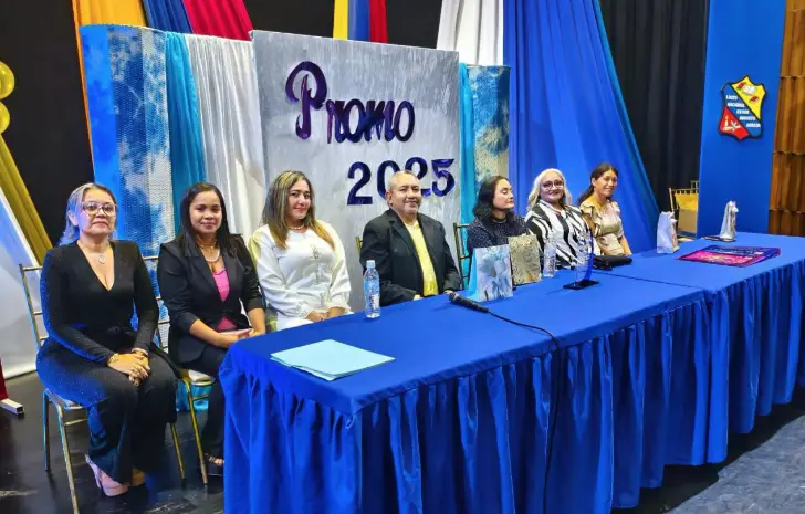El teatro Armonía de la ciudad de Coro fue el escenario donde 114 graduandos recibieron sus títulos en la mención Ciencia y Tecnología.