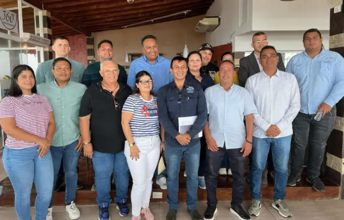 Los integrantes de la Cámara de Comercio e Industriales del municipio Silva (Cacoinsil) sostuvo un encuentro con el Alcalde Arnías.