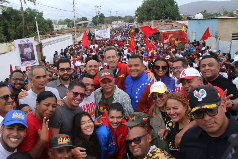 Este sábado los simpatizantes del Gran Polo Patriótico se volcaron a la calle Progreso de Coro en el arranque de la campaña electoral.