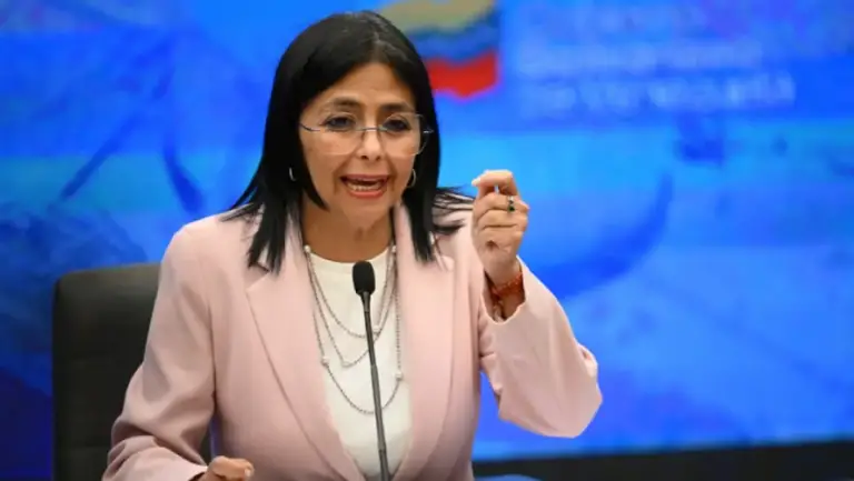 Vicepresidenta desmiente a Bloomberg y ratifica recuperación petrolera