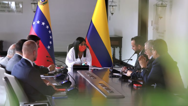 Venezuela y Colombia revisan oportunidades de cooperación en hidrocarburos