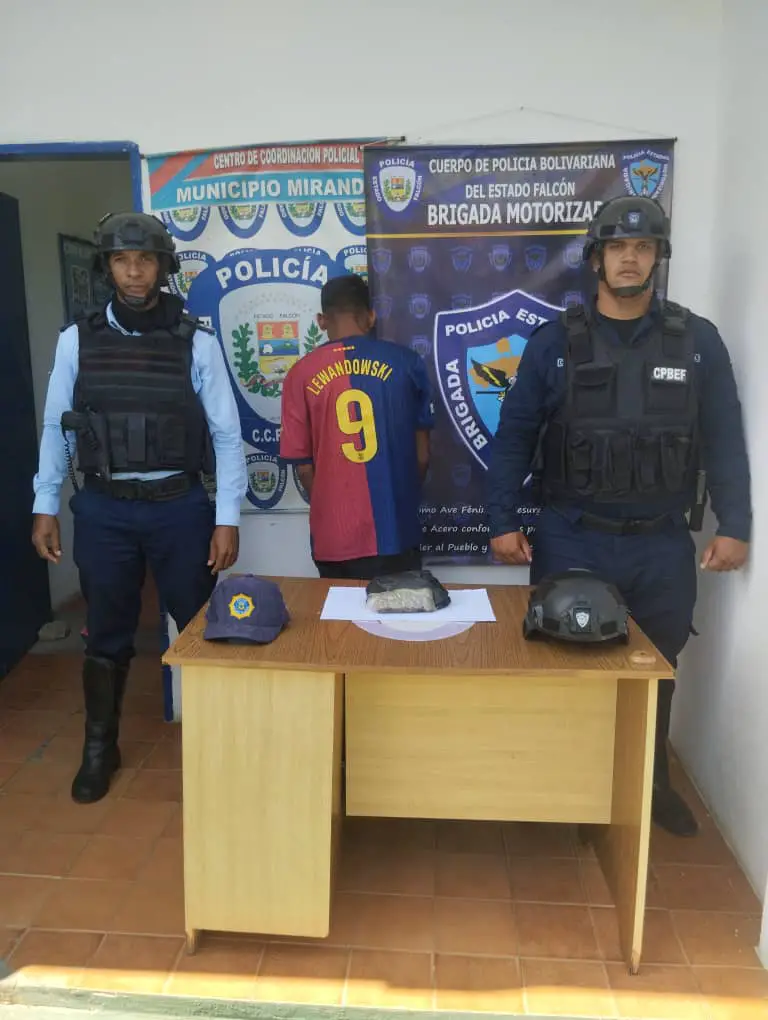 Motorizados de Polifalcón detuvieron a sujeto con media panela de droga