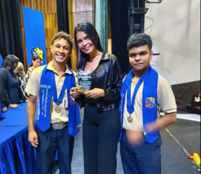 El teatro Armonía de la ciudad de Coro fue el escenario donde 114 graduandos recibieron sus títulos en la mención Ciencia y Tecnología.