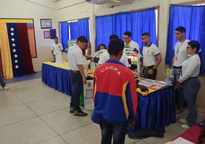 Para cerrar el actual periodo académico, la Unefa realizó su acostumbrada expoferia científica con la exhibición de 16 proyectos.