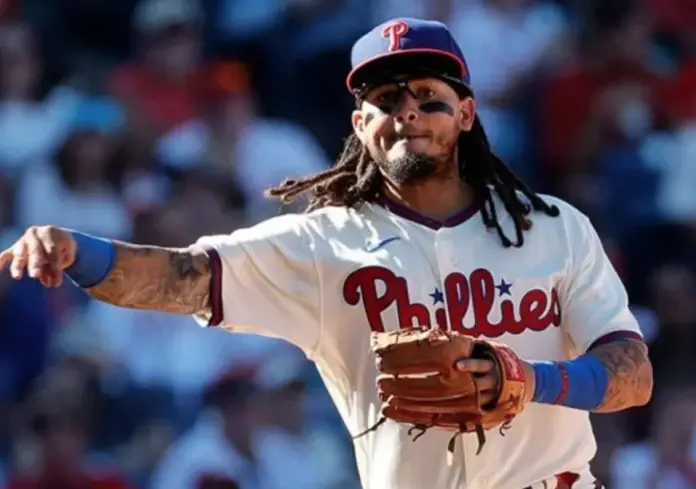El pelotero venezolano Freddy Galvis ha anunciado formalmente su retiro del béisbol profesional después de 19 años de destacada trayectoria.