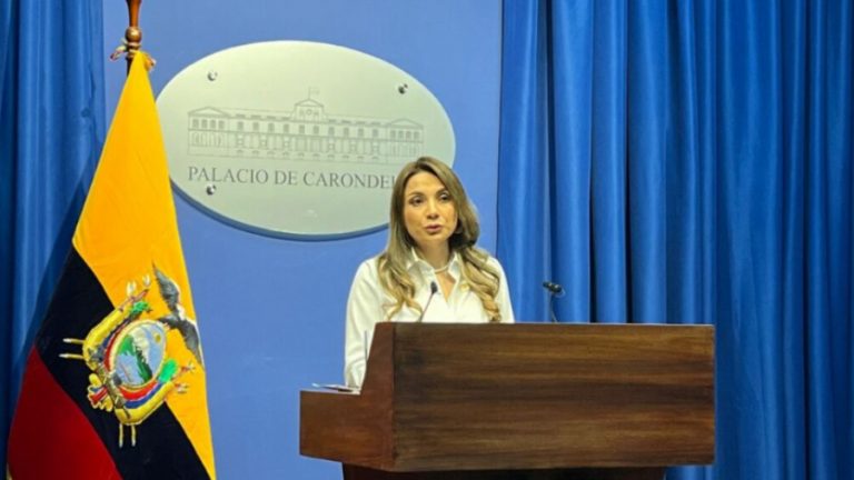 Gobierno de Ecuador anuncia el despido de al menos 5.000 funcionarios