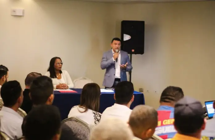Henry Hernández celebró una productiva reunión con representantes del sector económico local, donde reafirmó su compromiso.