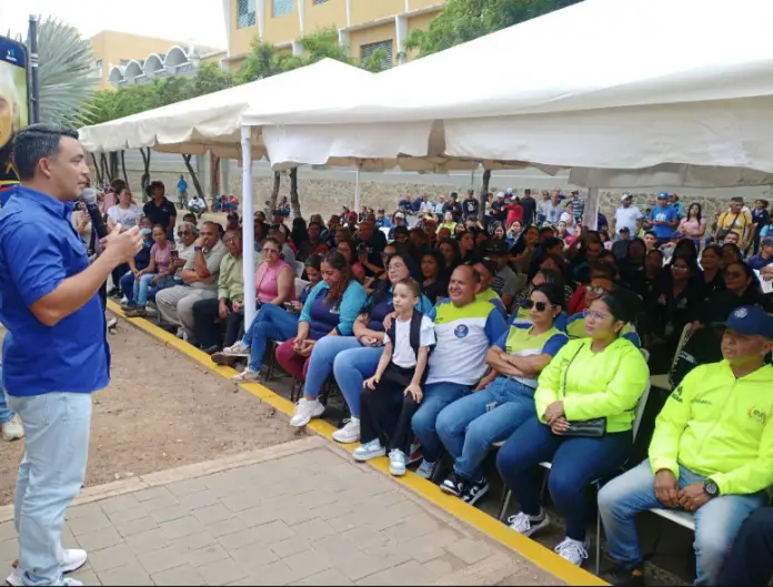 El alcalde del municipio Miranda, Henry Hernández, sostuvo un encuentro con los trabajadores de la alcaldía para ratificar su compromiso.