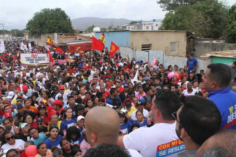 Este sábado los simpatizantes del Gran Polo Patriótico se volcaron a la calle Progreso de Coro en el arranque de la campaña electoral.