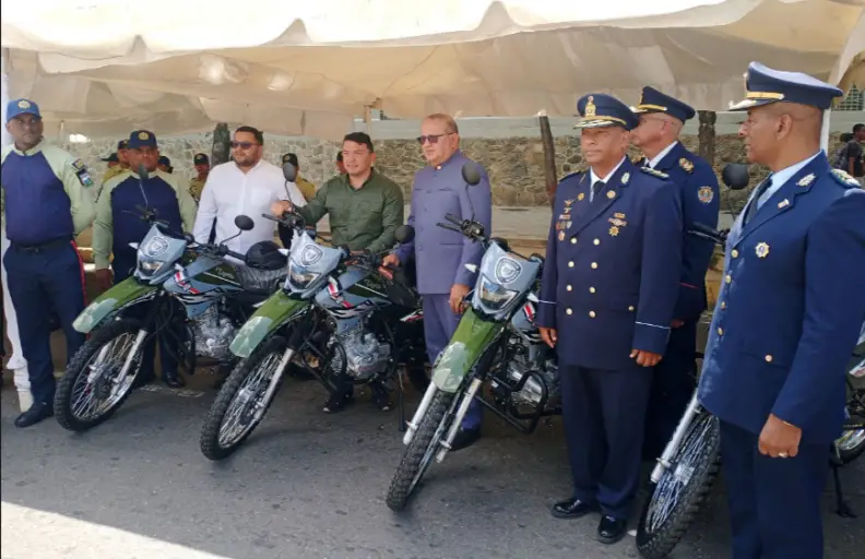 Este miércoles la Policía del municipio Miranda recibió de la mano del Alcalde Henry Hernández cuatro unidades motorizadas.