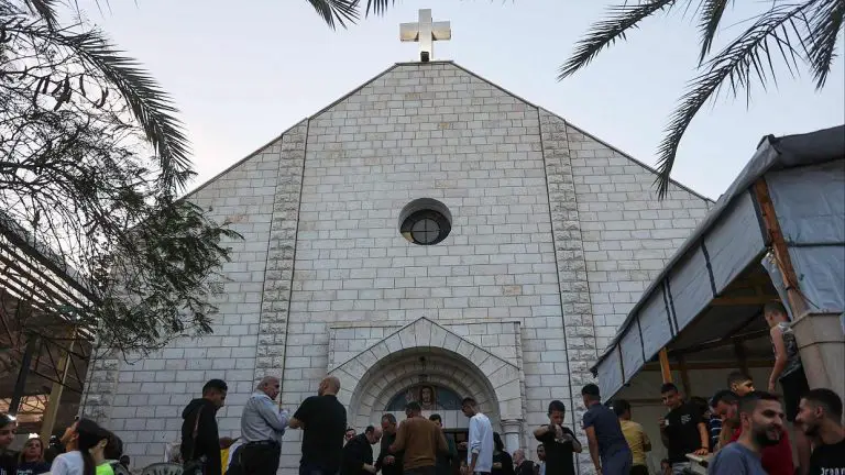 Israel «lamenta daños y víctimas» contra la iglesia católica de Gaza