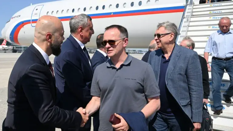Delegación rusa llega a las negociaciones con Ucrania en Estambul