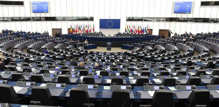 Parlamento Europeo incluye a Venezuela en lista de «alto riesgo» de lavado de activos