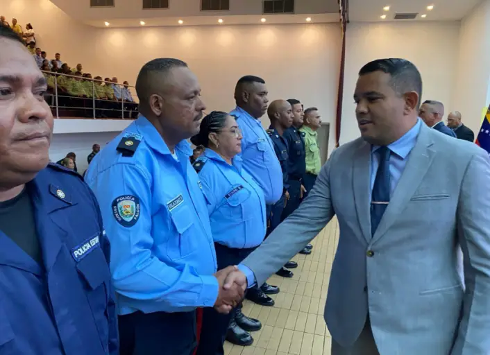 En el teatro Omar Hurtado de Coro se llevó a cabo el acto central de ascenso al grado superior inmediato de 264 oficiales.