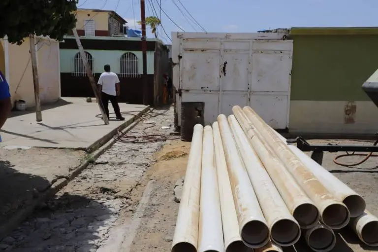Alcaldía de Carirubana instala colector caído en Antiguo Aeropuerto