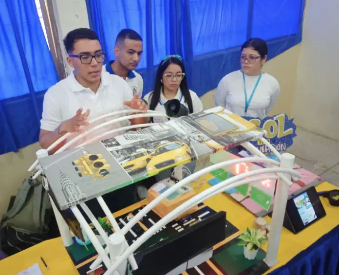 Para cerrar el actual periodo académico, la Unefa realizó su acostumbrada expoferia científica con la exhibición de 16 proyectos.