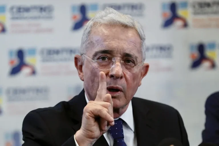 Tribunal Superior de Bogotá ordenó la libertad inmediata del expresidente Uribe