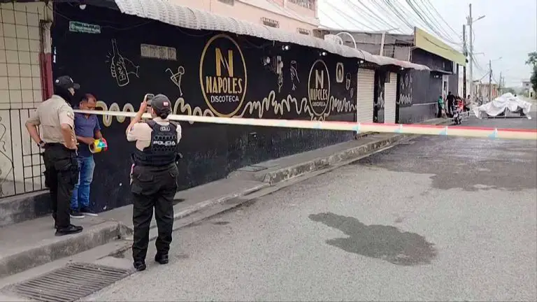 Ecuador: masacre frente a discoteca deja ocho muertos