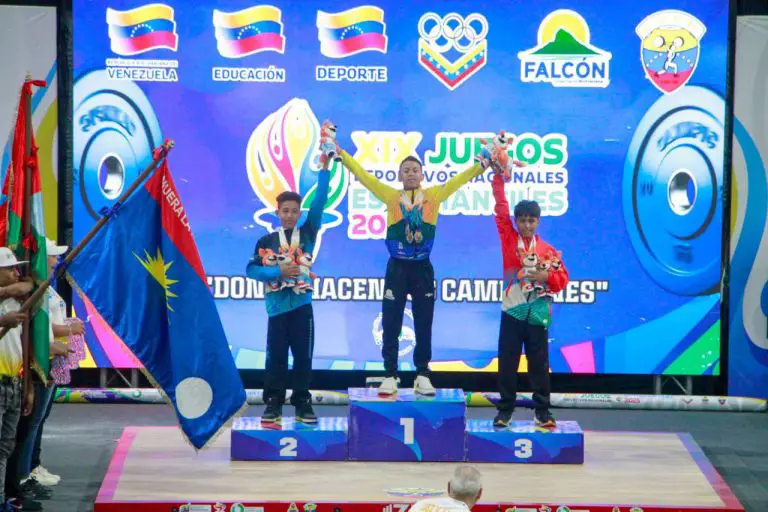 Halterofilia falconiana suma 3 medallas de oro en los Juegos Nacionales Estudiantiles