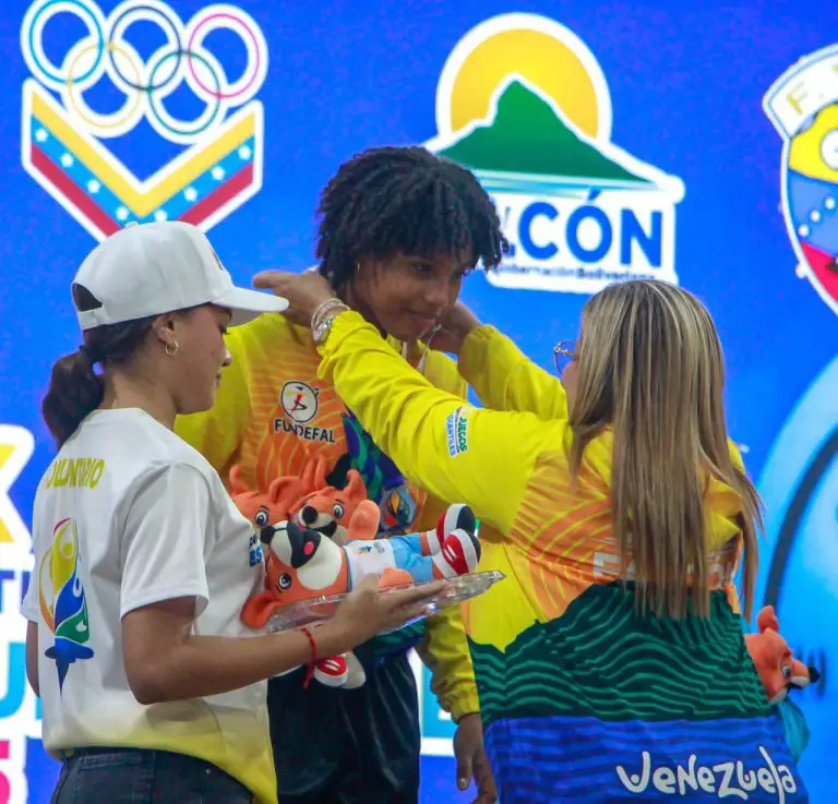 Halterofilia falconiana cierra su participación con tres medallas de plata