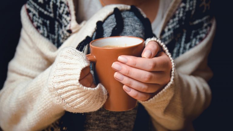 Alertan de un peligro que encierran el té y el café caliente