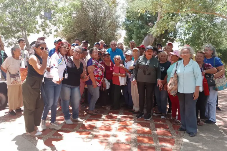Desde la plaza Bolívar, el Gran Polo Patriótico Simón Bolívar (GPPSB) en el estado Falcón declaró su apoyo al presidente Nicolás Maduro.