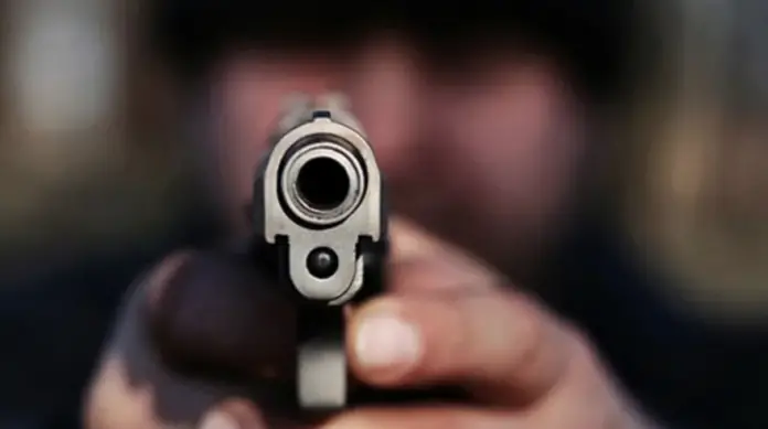 Un venezolano de 30 años fue trágicamente asesinado a tiros mientras se encontraba dentro de su vehículo en Perú.