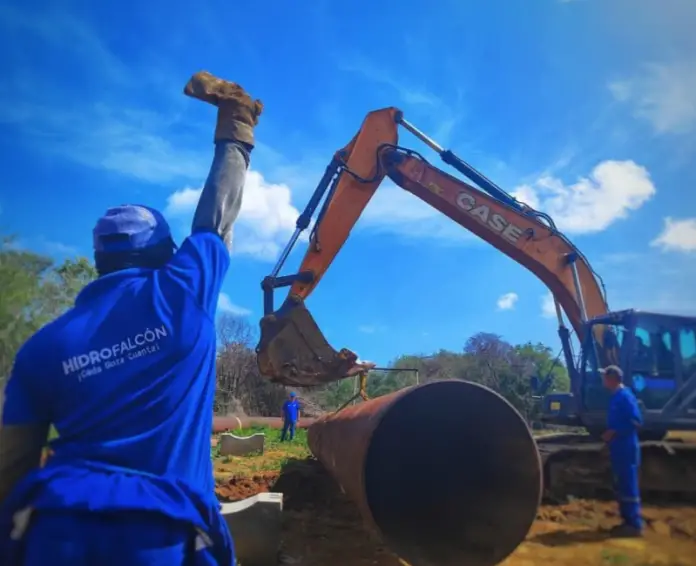 Trabajadores ejecutaron la corrección de averías, en la línea de 48 pulgadas de diámetro del sector El Taparito, municipio Zamora.