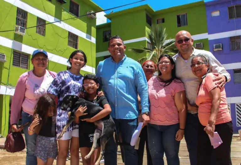 Gobierno transforma realidad de edificios del sector Banco Obrero