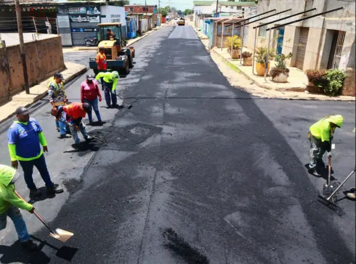 Más de 600 toneladas de asfalto fueron utilizados en la recuperación de la vialidad de la calle Libertad de Coro.