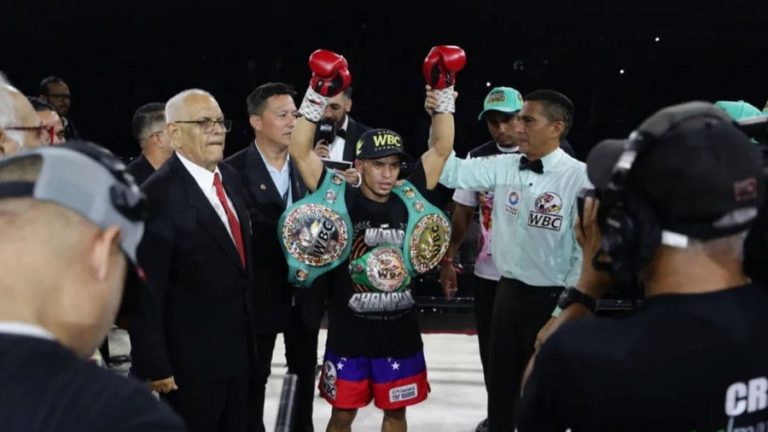 Carlos Cañizales conquista título mundial minimosca del CMB