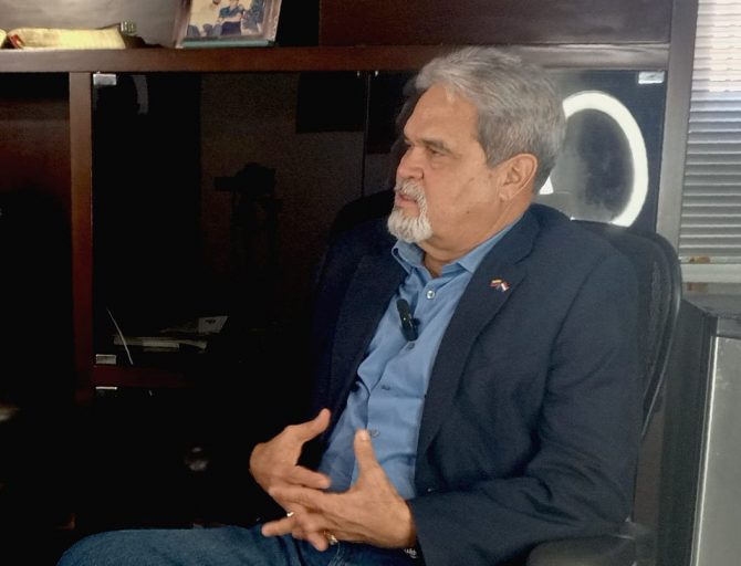 Carlos Medina: debemos dejar de pensar en intereses particulares