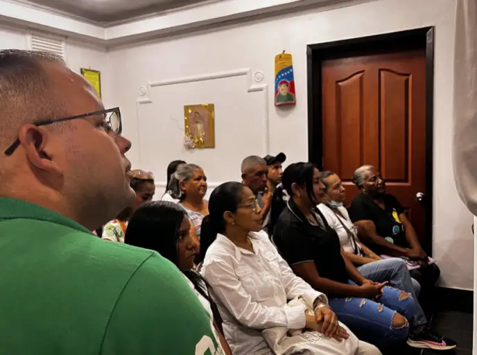 Desde el despacho del alcalde Rubén Molina se realizó la firma de los 9 proyectos aprobados para la juventud colinense.