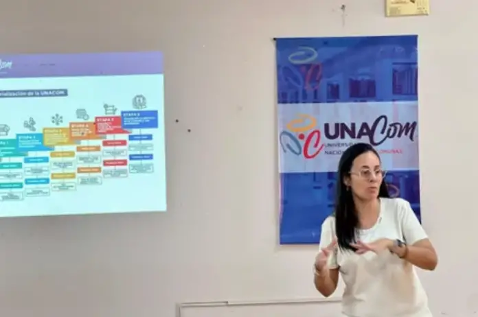 La Unidad Estadal Educativa Comunal (UEEC) lleva a cabo los procesos direccionados desde la Universidad Nacional de las Comunas (UnaCom).