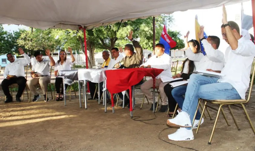 El Concejo Municipal de Carirubana llevó a cabo una sesión en la plaza Bolívar de Santa Ana, dando continuidad al parlamentarismo de calle