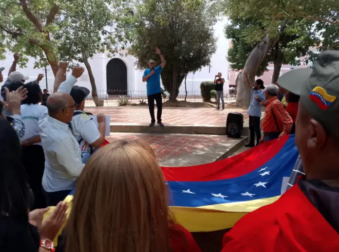 Desde la plaza Bolívar, el Gran Polo Patriótico Simón Bolívar (GPPSB) en el estado Falcón declaró su apoyo al presidente Nicolás Maduro.