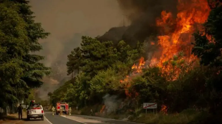 Incendios en España dejan dos muertos y cinco mil desalojados