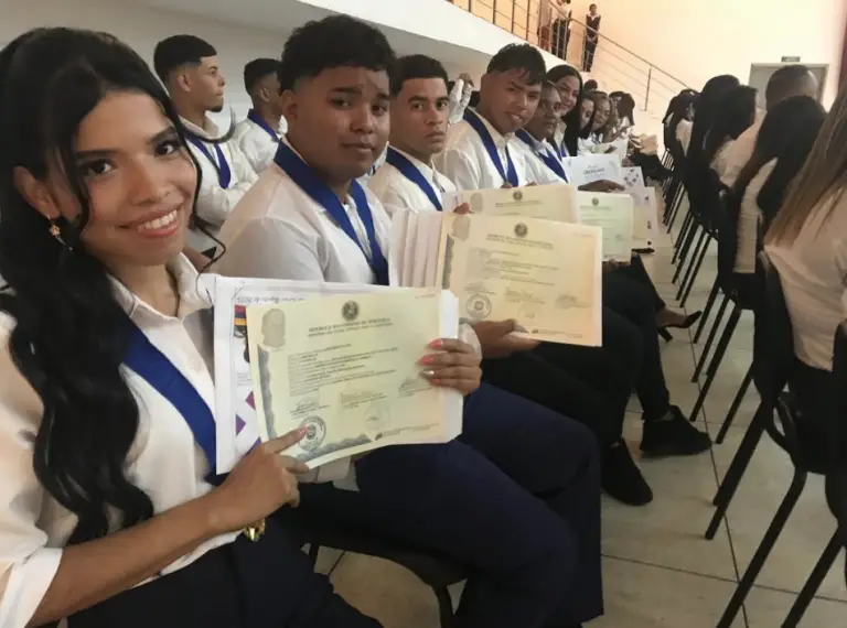 Liceo Inces Falcón egresó a 59 nuevos bachilleres con perfil productivo